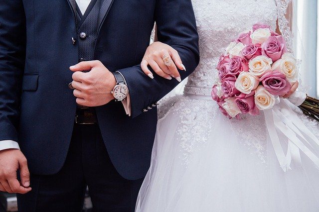 ways to pay for wedding without getting broke